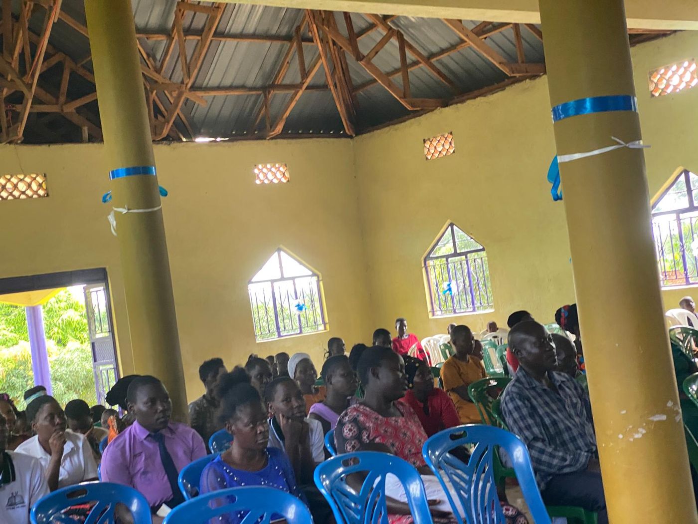 A congregation filling a church, seated shoulder to shoulder through a service
